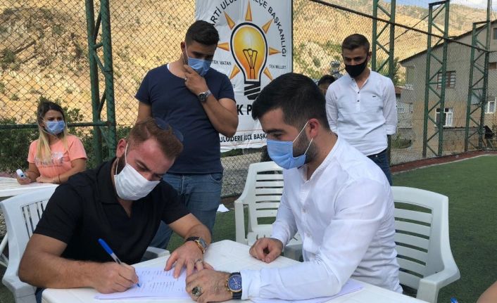HDP’nin vaatleri boş çıktı, 11 bin nüfuslu ilçede 6 bin kişi AK Parti’ye üye oldu