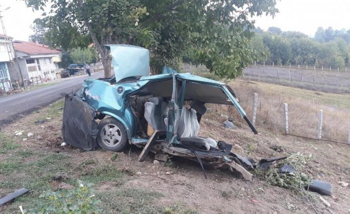 Hurdaya dönen araçtan sağ çıktı