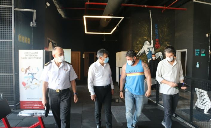 İl Jandarma Komutan Yardımcısı ile Gençlik ve Spor il Müdürü maske denetimi yaptı