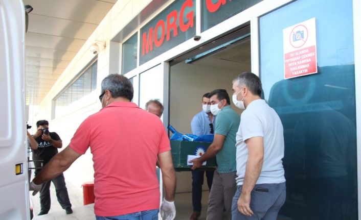 İş ortağının 3 bıçak darbesiyle sokak ortasında öldürülen kişinin cenazesi alındı