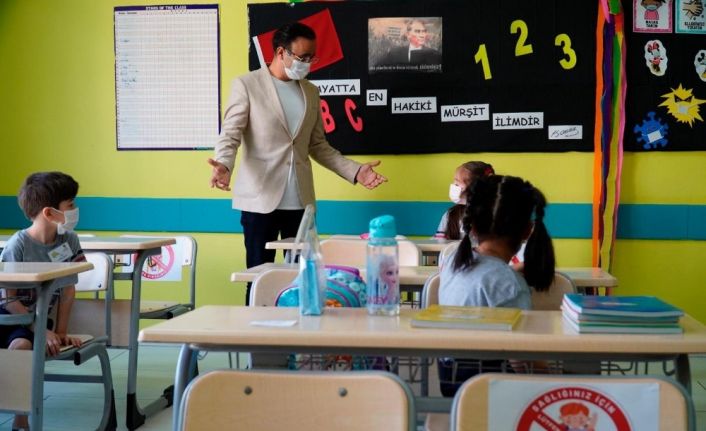 İzmir İl Milli Eğitim Müdürü Yahşi: "Gönül rahatlığıyla evlatlarınızı okula gönderebilirsiniz"