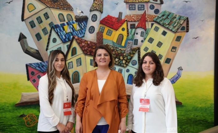 İzmit Belediyesi Kütüphanesi uzman personelleriyle hizmet veriyor