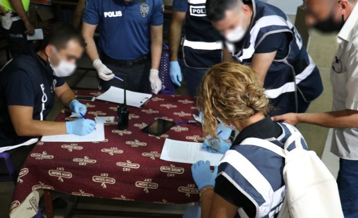 Kahvehanede oyun oynayan 23 şahsa 20 bin 700 TL para cezası