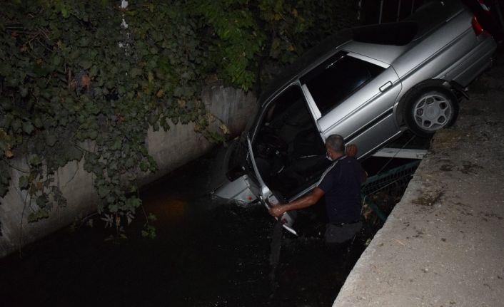 Kanala uçan araçtan burnu kanamadan çıktı