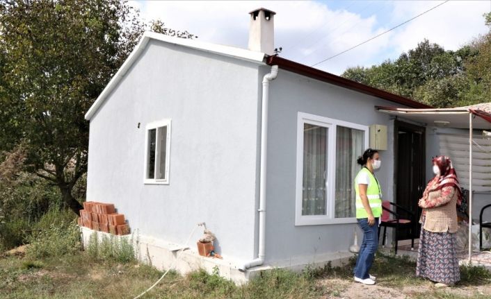 Kandıralı aile prefabrik evine kavuştu