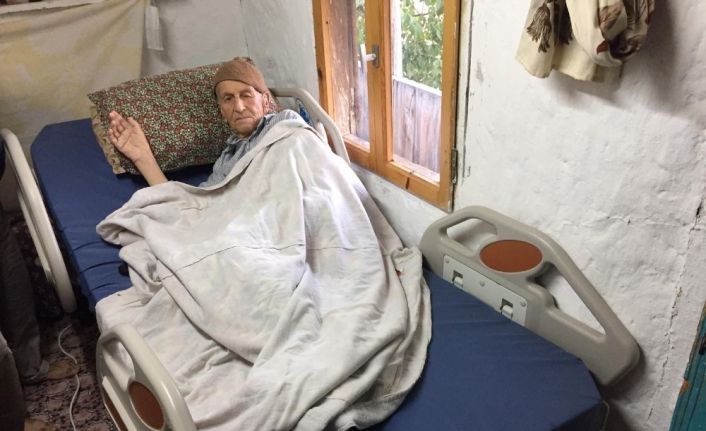 Kaş Belediyesinden hasta yatağı ve tekerlekli sandalye yardımı