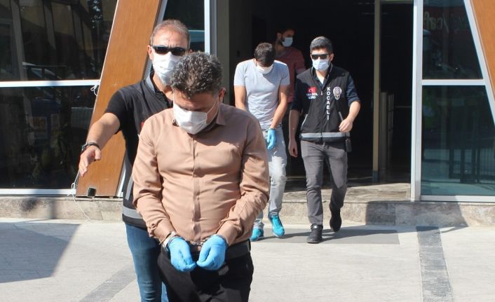 Kendilerini polis olarak tanıtıp vatandaşı dolandıran 2 kişi tutuklandı