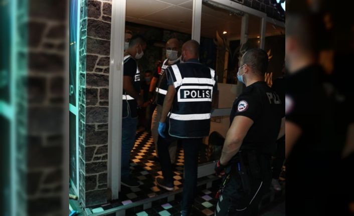 Konya polisinin Covid-19 denetimleri sürüyor