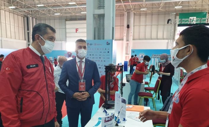 Manisa Ticaret Borsası Anadolu Lisesi öğrencilerinden Bakan Selçuk’a GETAP sunumu
