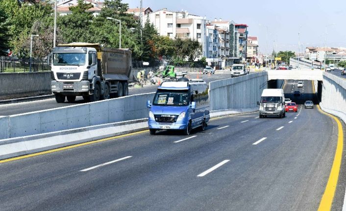Mansur Yavaş sözünü tuttu: Türk Kızılayı Caddesi’ndeki köprülü kavşak trafiğe açıldı