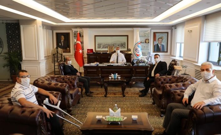 Melikgazi Belediyesi Bedensel Engelliler Gençlik ve Spor Kulübü Ampute Takımı Başkan Palancıoğlu’nu ziyaret etti