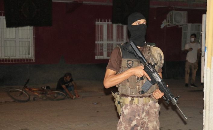 Mesaj atıp taciz ettiği evli kadını takip ettiği sırada yakalanıp darp edildi