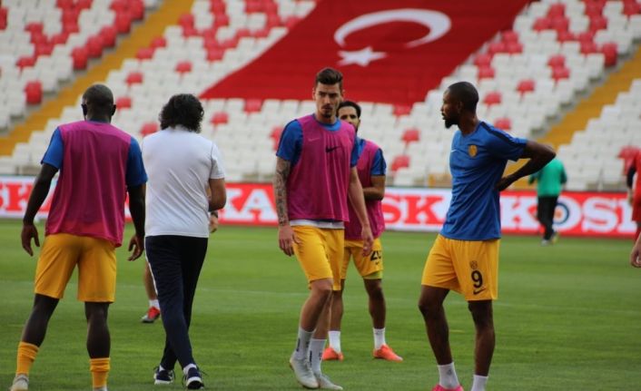MKE Ankaragücü’nde Erdi Dikmen ilk kez Süper Lig’de forma giydi