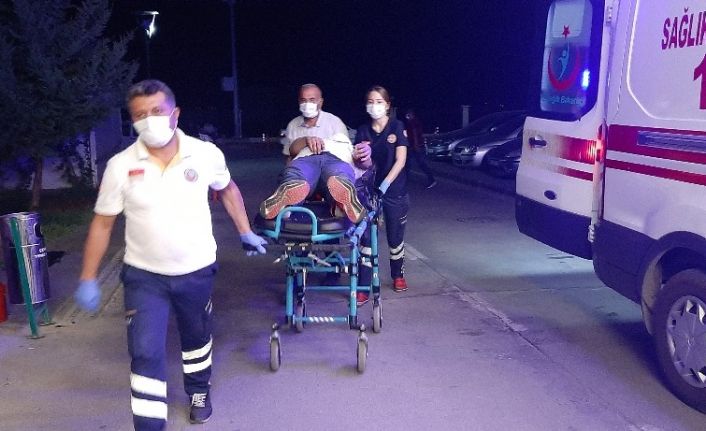 Motosiklet devrildi: 2 yaralı