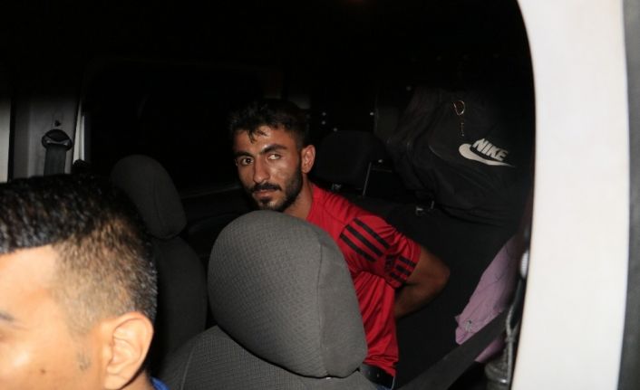 Motosikletini bırakıp polisten kaçtı, ara sokakta yakalandı