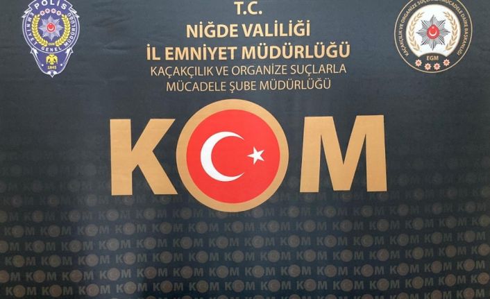Niğde KOM’dan 4 ayrı adrese operasyon:  32 cep telefonu ele geçirildi