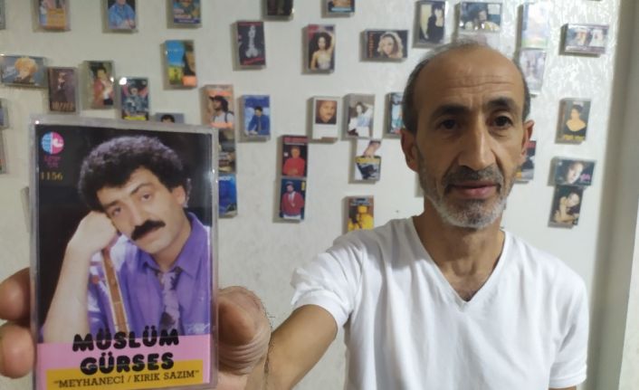 Nostalji kasetler, iş yerine hem sergi hem de dekor oldu