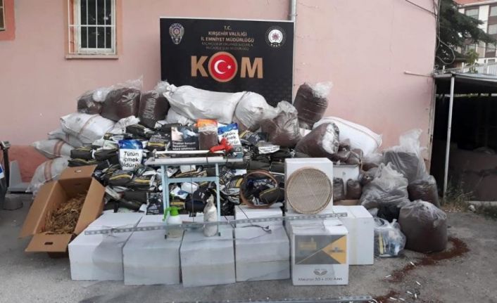Oyuncak dükkanında 2 ton kaçak tütün ve imalat malzemesi ele geçirildi