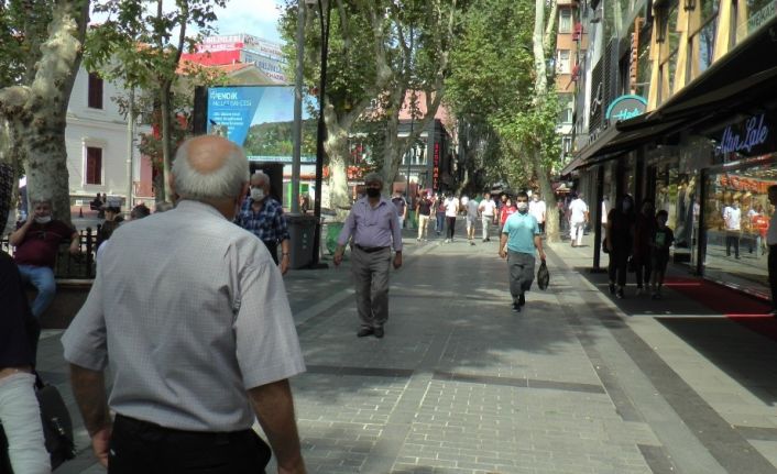 (Özel) Açık alanda maske takmayan vatandaştan şaşırtan savunma: “Bende kalp var sıkıntı veriyor”