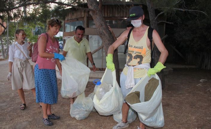 (Özel) Avustralya’daki hayatını bırakan dilbilimci Svetlana, Kemer’de köşe bucak temizlik yapıyor