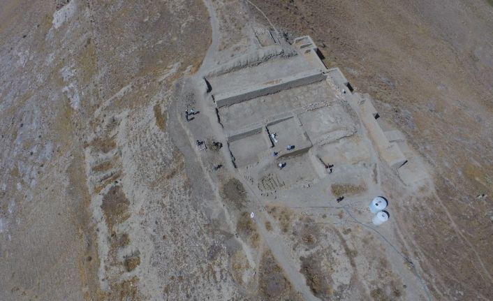 (Özel) Urartular’a ait 2 bin 750 yıllık tahıl ambarları koruma altına alınıyor