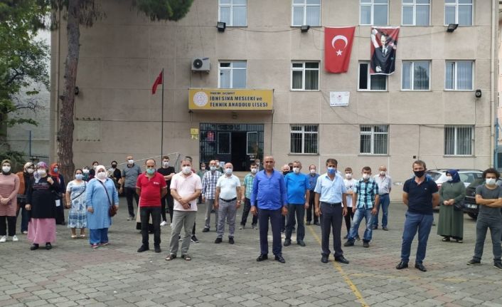 Pandemi sürecinde çocuklarının okullarının başka bir okula taşınacağı iddiası velileri isyan ettirdi