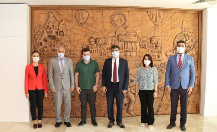 Rektör Aktekin, üniversitede görev yapan gazi yakınlarıyla bir araya geldi