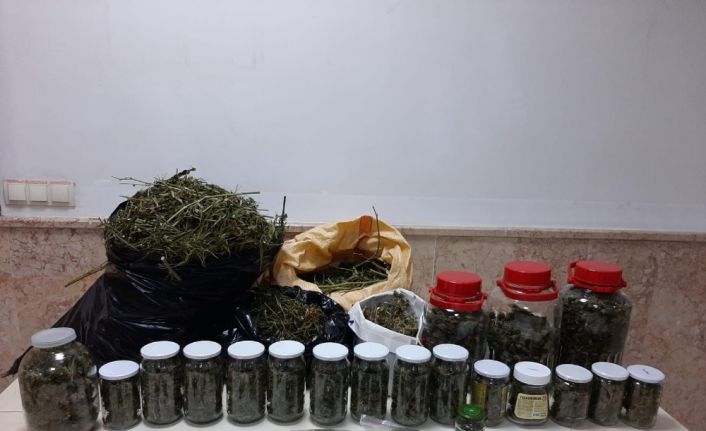 Sakarya’da 10 kilo 180 gram kubar esrar ele geçirildi: 2 gözaltı