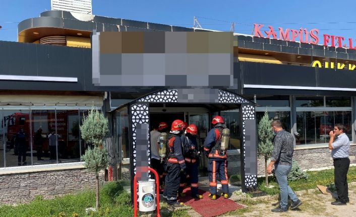 Sakarya’da bulunan bir işletmede çıkan yangın kısa süreli paniğe neden oldu