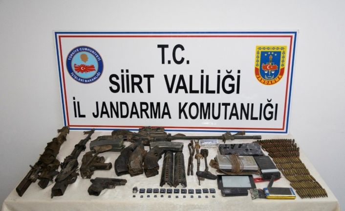 Siirt’te etkisiz hale getirilen PKK’lı teröristlere ait mühimmat ve yaşam malzemesi ele geçirildi