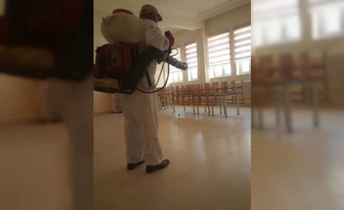 Sincan’da yüz yüze eğitim öncesi okullar detaylı şekilde dezenfekte ediliyor