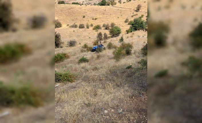 Sivas’ta traktör şarampole devrildi: 4 yaralı
