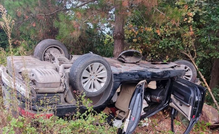 Sürücüsünün direksiyon hakimiyetini kaybettiği otomobil takla attı: 1 yaralı