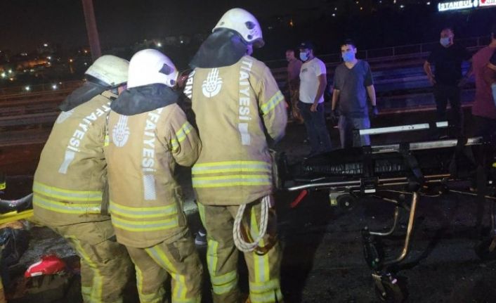 TEM otoyolda makas atarak ilerleyen bir otomobil başka bir aracın devrilmesine neden oldu: 3 yaralı