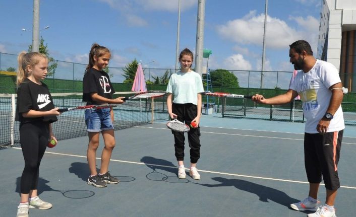 Trabzon’da kortlar İl Spor Merkezi Kursları ile şenleniyor