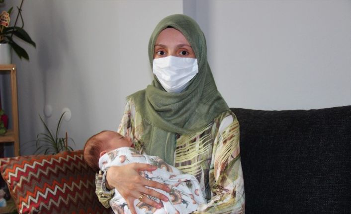 Tüm organları ters olan kadına, ’Ölürsün’ dediler, bebeğini kucağına aldı