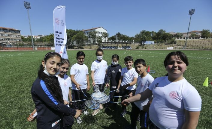 Türk ve mülteci çocuklar spor kurslarıyla yeni dostluklar kuruyor
