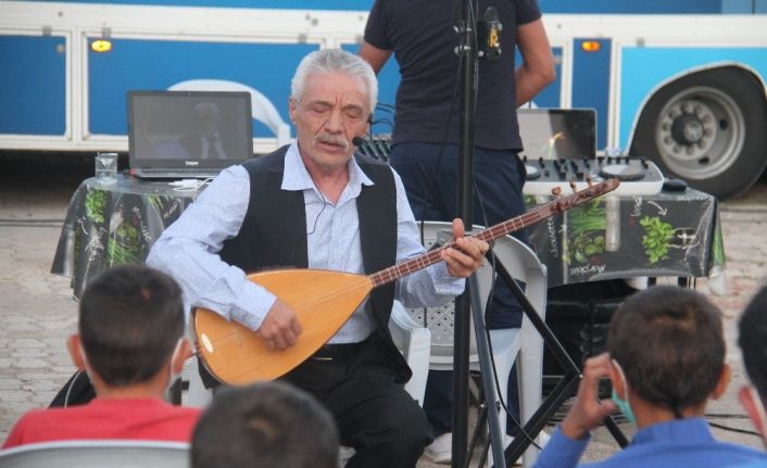 Ünlü sanatçı Ali Osman Erbaşı, artık bestelerini Sonsuz Şükran köyünde yapıyor