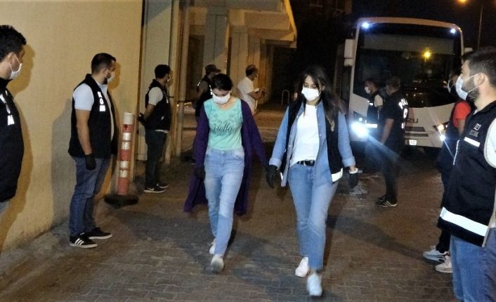 Uşak merkezli 12 ilde gerçekleştirilen FETÖ/PDY operasyonunda 5 kadın tutuklandı