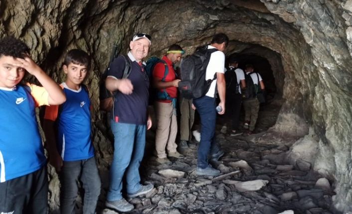 Vadi Doğa Sporları Kulübü üyeleri, Van Gölü havzasının güzelliklerini tanıtmaya devam ediyor
