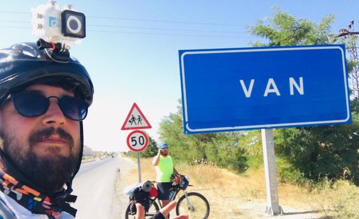 Van Gölünün kirliliğine dikkat çekmek için 3 günde 365 kilometre pedal çevirdiler
