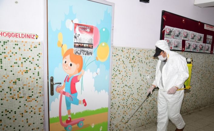 Yüz yüze eğitim öncesi okullar dezenfekte ediliyor
