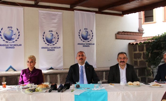 Adalet Bakanı Gül: “FETÖ bir terör örgütüdür, FETÖ’cülük bir zihniyettir. Bu zihniyetle de mücadele etmek lazım”