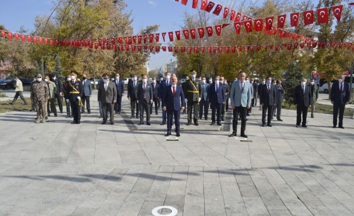 Ağrı’da 29 Ekim Cumhuriyet Bayramı dolayısıyla tören düzenlendi
