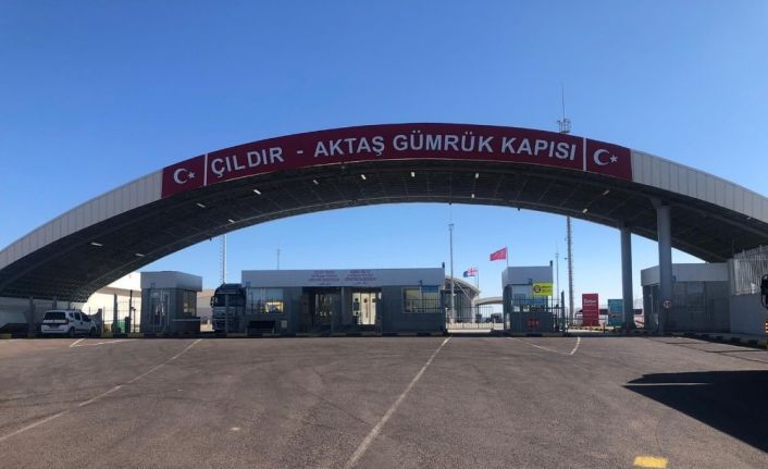 Aktaş sınır kapısından Türk ve Azeri tırların geçişine izin verilmiyor