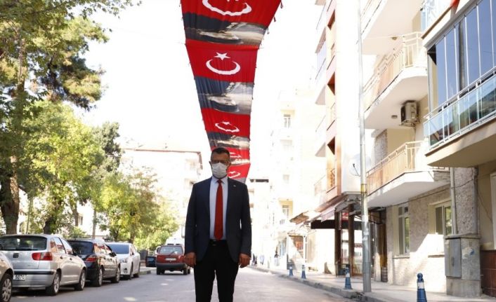 Alaşehir’de bayrak üzerinden geçen araca soruşturma