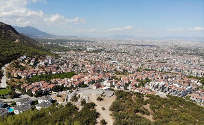 Alemciler tabela ve beton bariyerleri dinlemedi