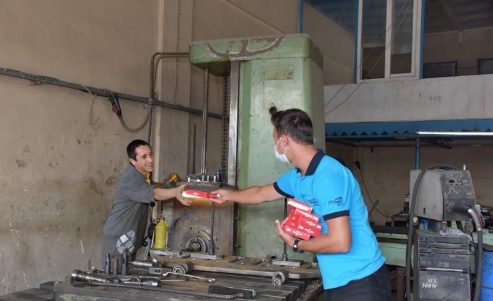 Aliağa Belediyesinden esnafa Cumhuriyet Bayramı sürprizi