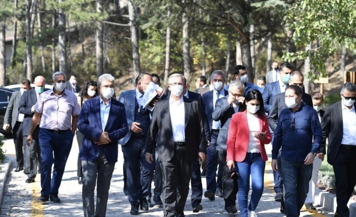 Ankara Büyükşehir Belediye Başkanı Yavaş medya temsilcileri ile bir araya geldi