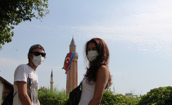 Antalya’da tarihi Saat Kulesi ve Yivli Minare’ye Türk ve Azerbaycan bayrakları asıldı